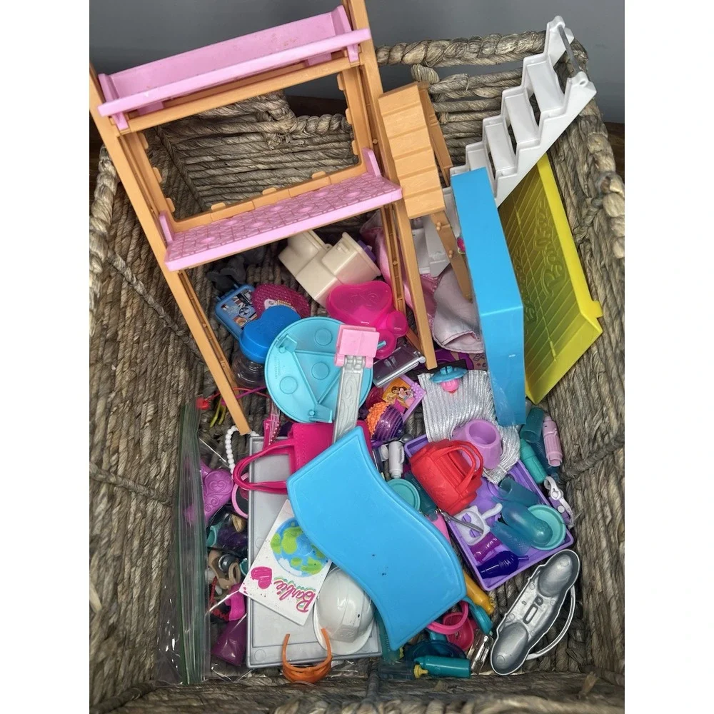 Barbie Mattel Mixed Lot Clothing And Accessories And Other Doll Accessories